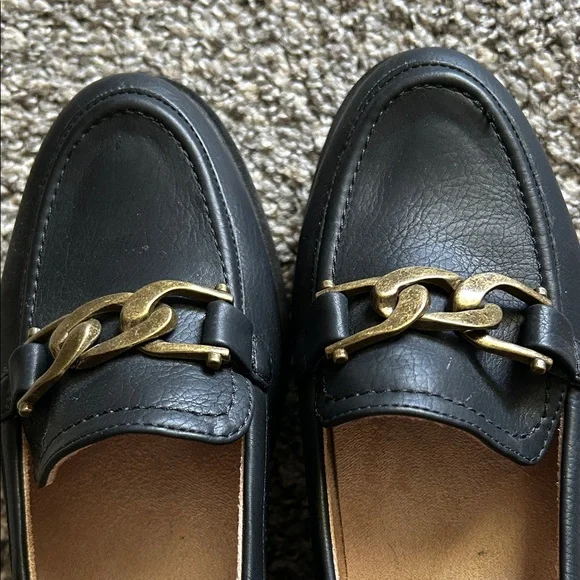 SOUL Naturalizer Black Loafers with Gold Chain - Picture 3 of 9